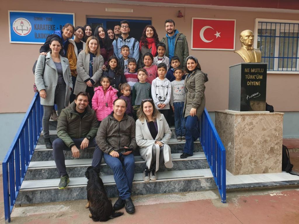 EÜGSF Ziyareti - Ege Üniversitesi Güzel Sanatlar Fakültesi Gençleri okulumuza renk kattılar.